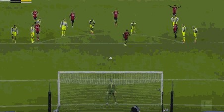 半场：多特1-1法兰克福，拜尔破门，乌尊点射，吉拉西送点